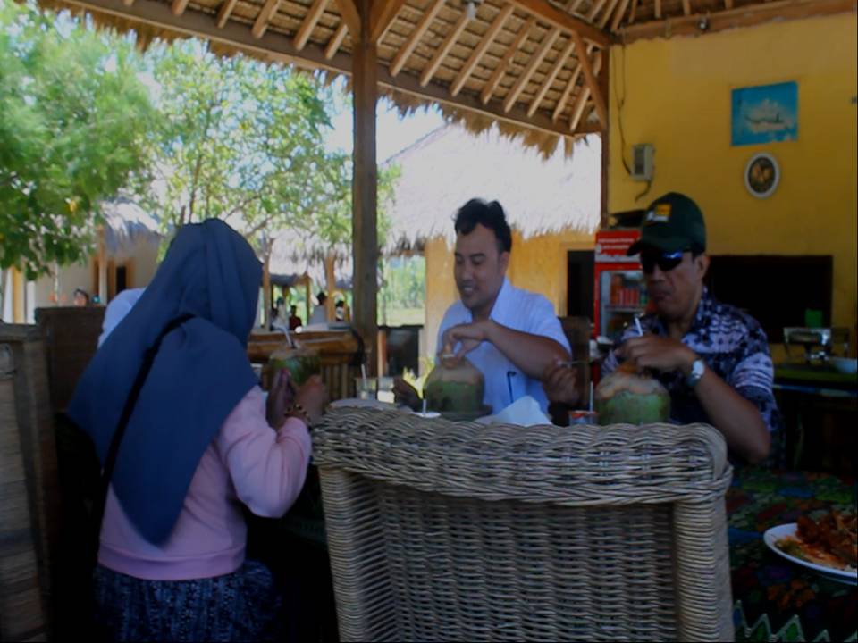 Hari 5 - Makan Siang di Pantai Seger Kuta Lombok